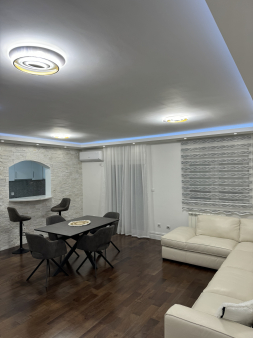 Izdajem namjesten trosoban stan kod Multicoma