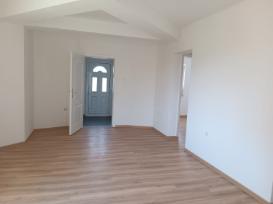 Izdajem nov nenamjesten dvosoban stan 65m2 u Zagoriču