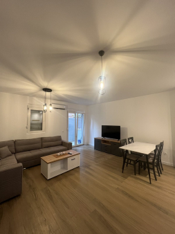 Izdajem stan u Budvi