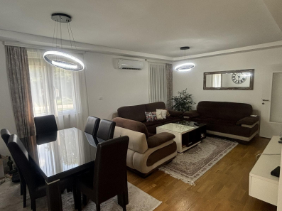 Izdajem trosoban stan u kući u Spuzu u blizini škole,vrtića i nekoliko marketa.