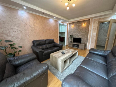 Izdavanje dvosobnog moderno namjestenog stana