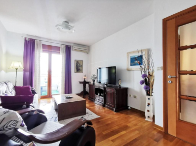 Izdavanje, namjesten trosoban stan 95m2+ garaza