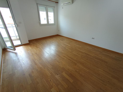 Izdavanje, nenamjesten jednosoban stan, 47m2