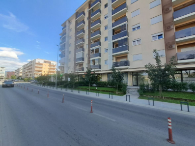 Izdavanje poslovnog prostora povrsine 19m2