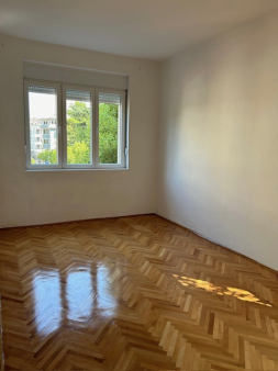 Izdavanje renoviranog dvosobnog stana