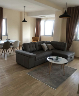 Izdavanje trosobnog namjestenog stana