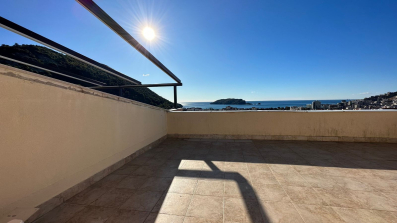 IZDAVANJE  TROSOBNOG STANA