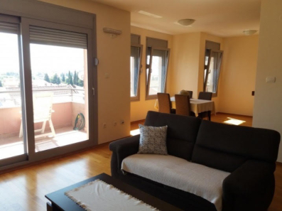 Izdavanje,namjesten dvosoban stan 125m2