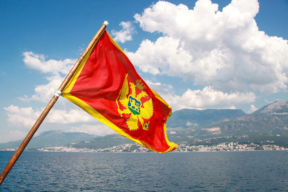 Između identiteta i pripadnosti