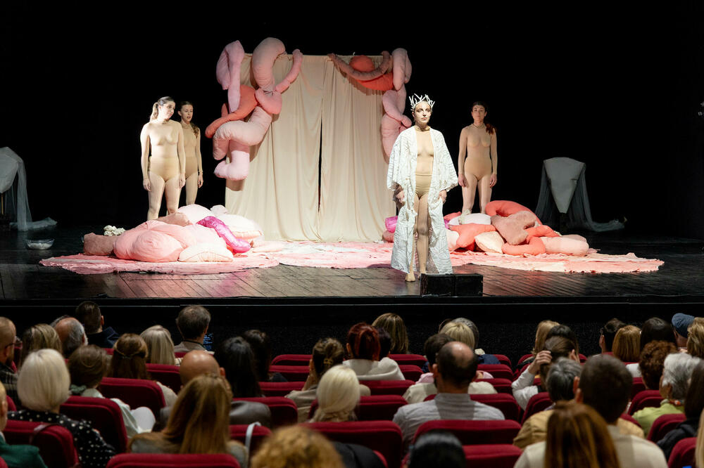 Između izbora i očekivanja