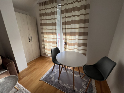 Iznajmljujem namjestenu garsonjeru pod Ljubovic