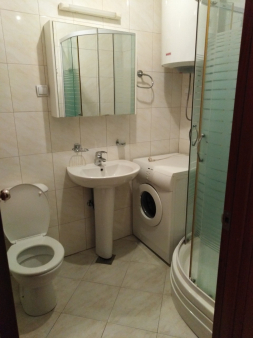 Iznajmljujem stan blok 9