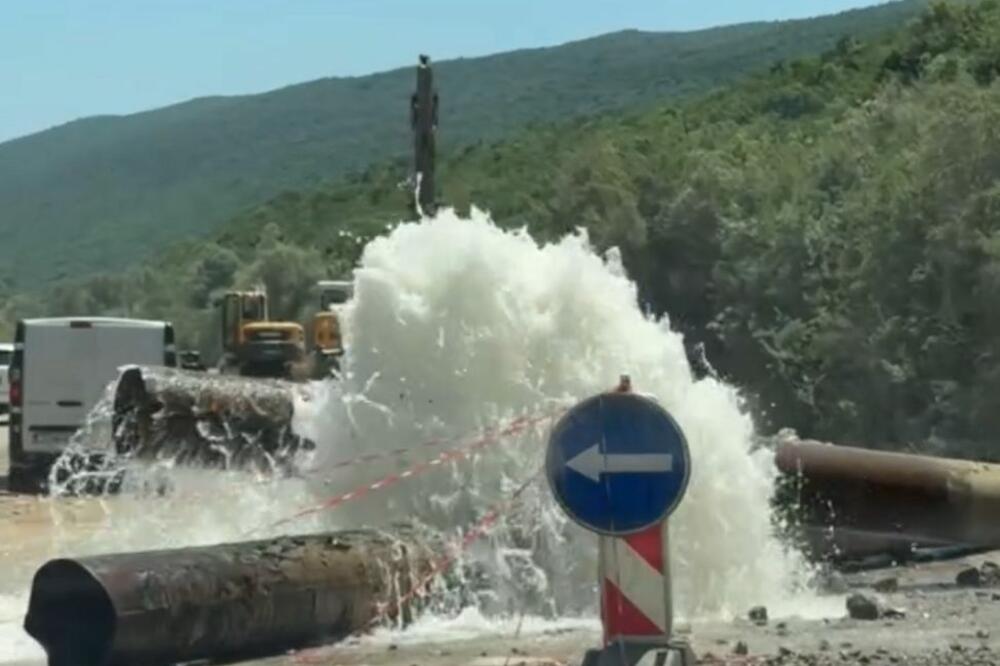 Izvođač radova na trasi bulevara Tivat - Jaz ponovo oštetio cijev