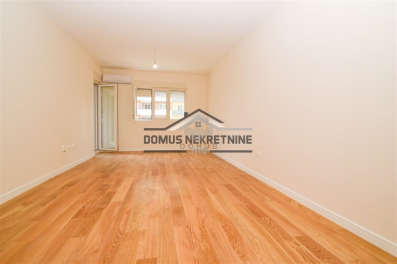 Jednosoban nenamješten stan 49m2, Central Point- Podgorica