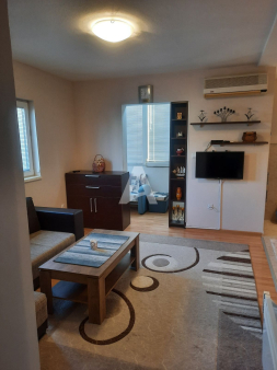 Jednosoban stan na ekskluzivnoj lokaciji,Budva.(NA DUZI PERIOD,DOSTUPAN OD 01.10)