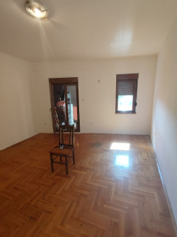 JEDNOSOBAN STAN TUŠKI PUT CN6297