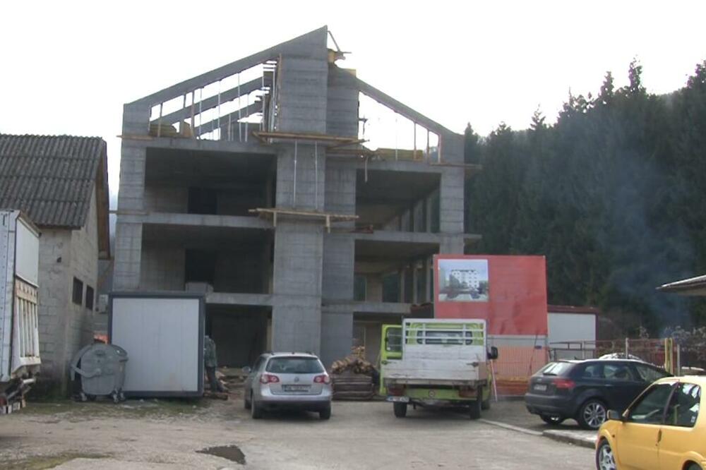 Još se ne zna ko će dobiti stanove u zgradi u Šavniku koja se pravi za socijalno ugrožene porodice