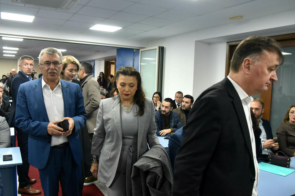 Kad partija zovne, bježi se i s posla: Državni funkcioneri iz NSD-a u radno vrijeme bili na stranačkom skupu