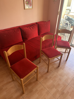 Kauč na razvlačenje+3 stolice