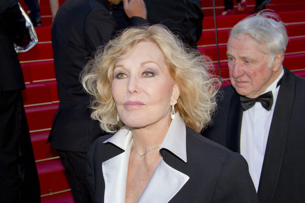 Kim Novak kritikuje film "Skandalozno!" i izbor Sidni Svini