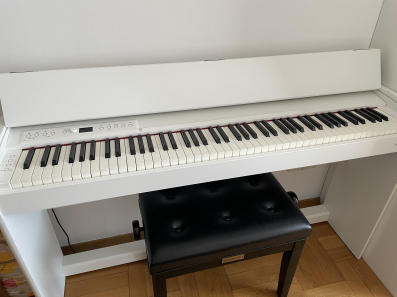 Klavir Roland E 701 wh digitalni pianino