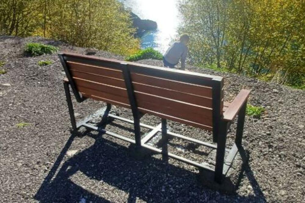 Klupa u Parku prirode Piva postavjena u čast preminule mlade umjetnice iz Britanije