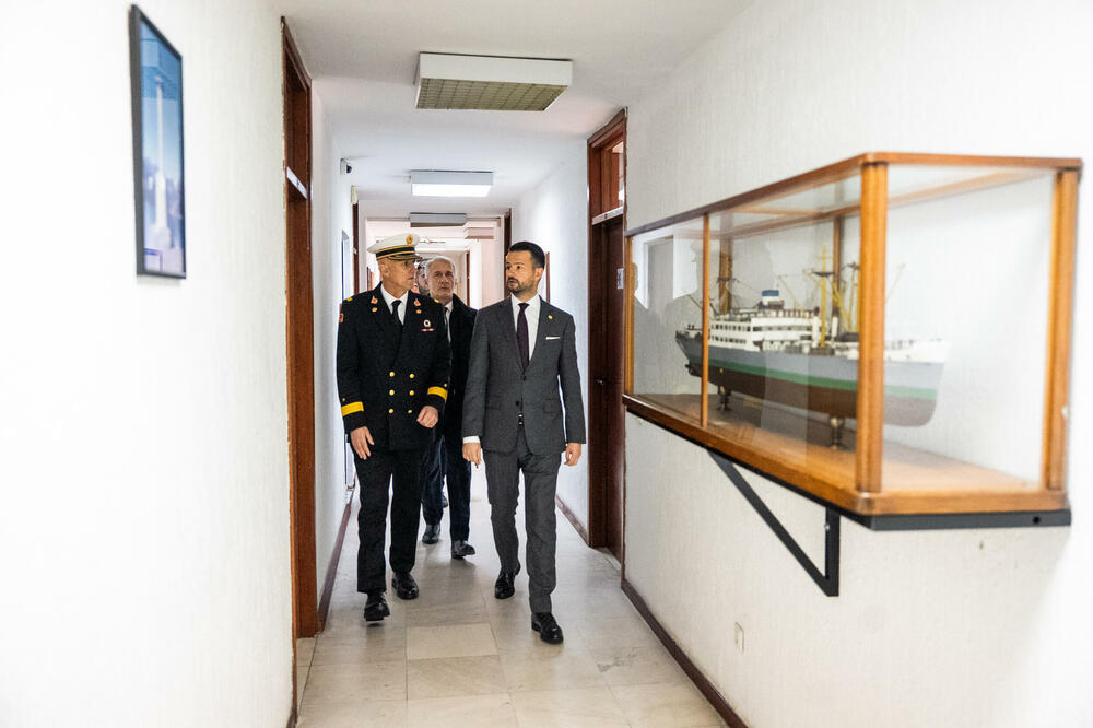 Knežević: Ako imaju dokaze, zašto izbjegavaju pretres? Advokat suspendovanog komodora tvrdi da se odugovlači postupak