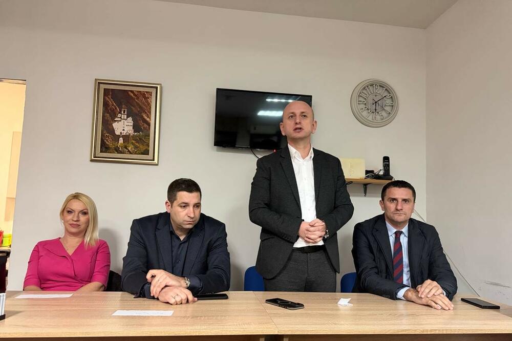 Knežević: Onima koji su imali najviše koristi od DNP, umjesto borbe za interese srpskog naroda, prioritet privilegije