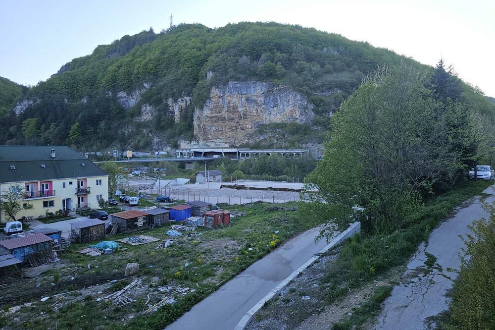 Kolašin: Plastika i korov kvare pogled