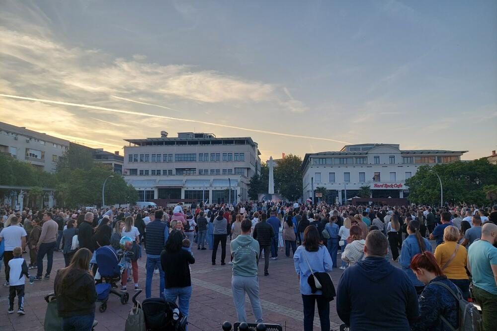 Koncert posvećen Bešliću na Trgu nezavisnosti: "Spojio je ljude od Sarajeva do Beča, od Podgorice do Frankfurta"