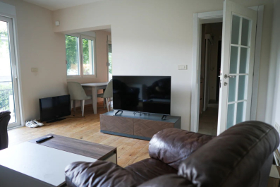 Kotor-Dvosoban renoviran stan 83m2 u centru grada (na duzi period)