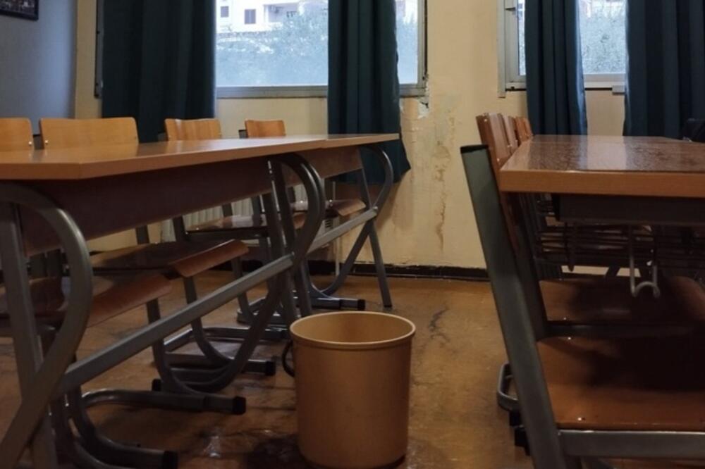 Kotor: Zgrada Gimnazije prokišnjava, kofe u učionicama, Opština i Ministarstvo ćute