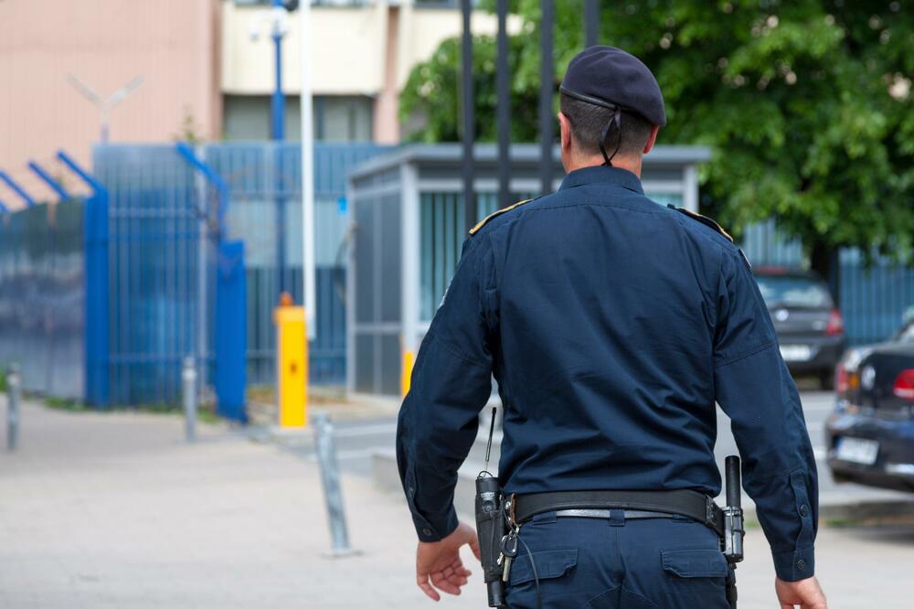 Kovska policija upala u zgradu Opštine Gračanica, uhapšena dva službenika