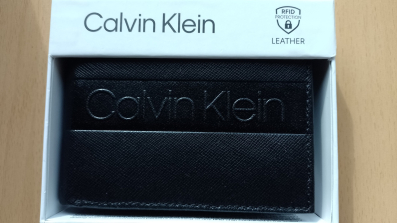Kozni novcanik Calvin Klein 100% original.   FIKSNO 70 eur  - 067 113 025 PG
