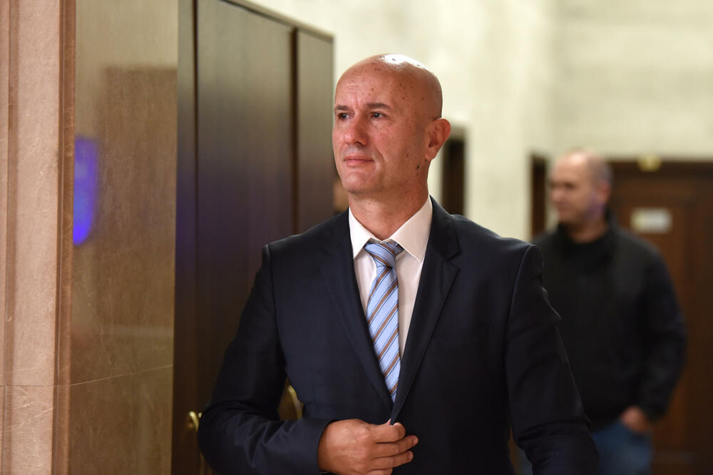 Kraj privida širine PES-a: Šta odlazak Miodraga Lakovića znači za najjaču vladajuću partiju