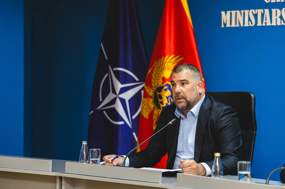 Krapović podnio krivičnu prijavu protiv službeniika Ministarstva odbrane koji su učestvovali u raspodjeli 100 stanova