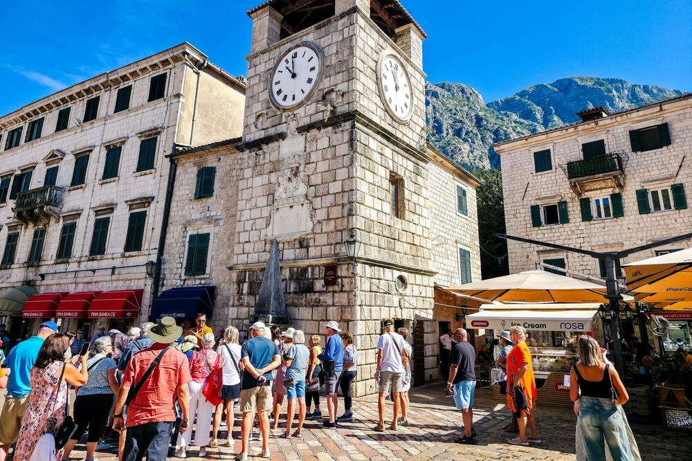 Krize, vize i cijene ugrožavaju turističku sezonu
