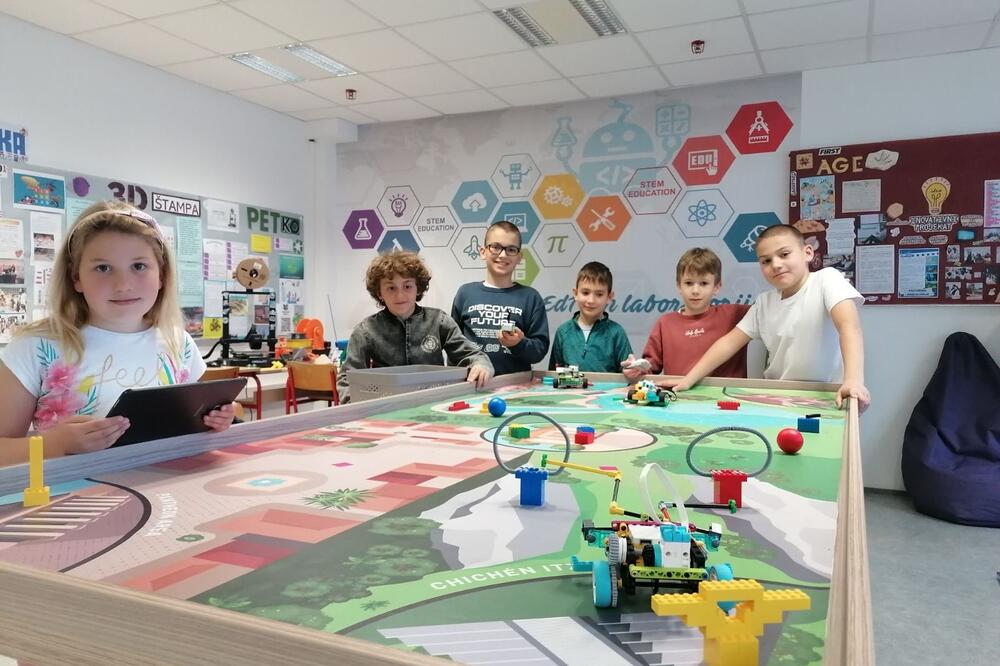 Kroz igru istražuju digitalne vještine: Robotička sekcija OŠ "Anto Đedović" iz Bara niže uspjehe