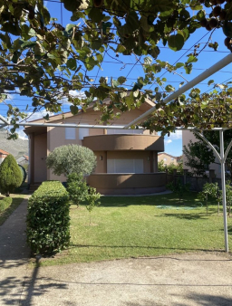 Kuća 240m2, Karabuško polje, Podgorica, Izdavanje