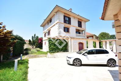 Kuca 600m2 na 806m2 placa, lux opremljena, Konik