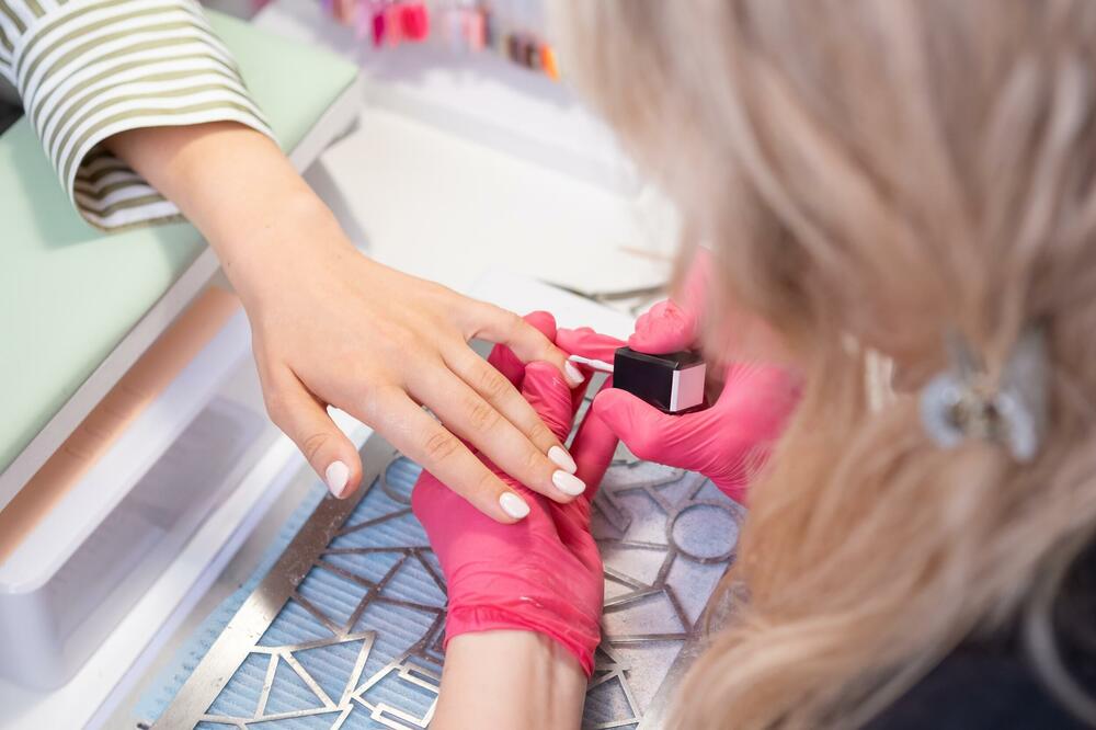 Lak za nokte se bira prema nakitu koji nosite