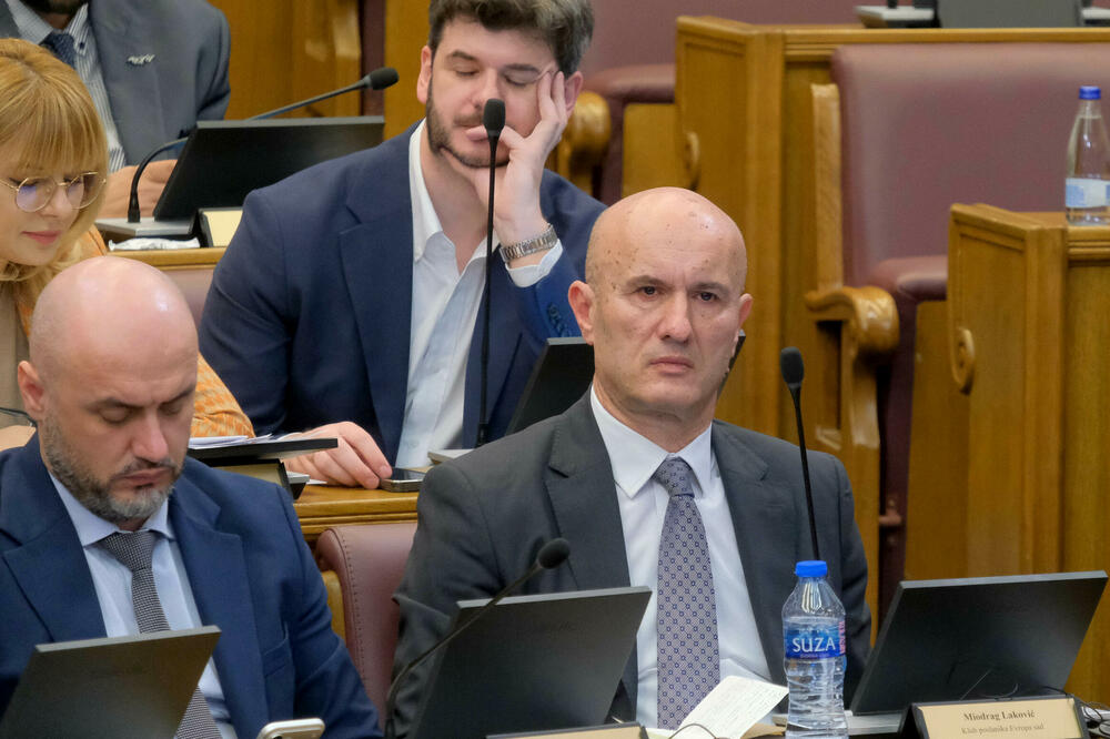 Laković podnio ostavku na mjesta u skupštinskim odborima i Poslaničkom klubu PES-a: Nastavlja kao nezavisni poslanik