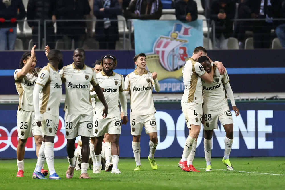 Lans se peticom vratio na vrh, Bulatoviću poluvrijeme u demoliranju Pariza