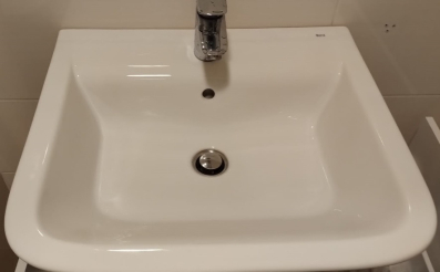 Lavabo, ogledalo i kupatilo set