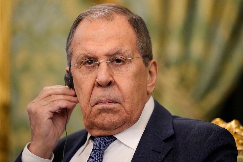 Lavrov o Srbiji: Nadamo se da se Zapad neće upuštati u obojenu revoluciju