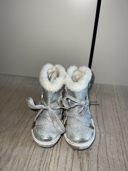 Lc waikiki cizmice broj 24