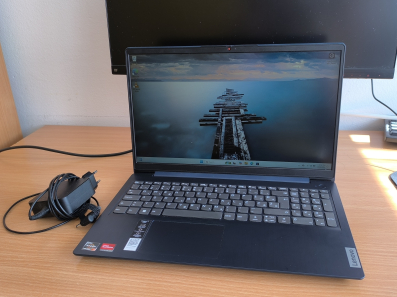 Lenovo Ideapad3 15 Ryzen 7 5700um + torba