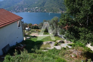 Lepetane,Tivat-Plac 395m2 sa pogledom na more