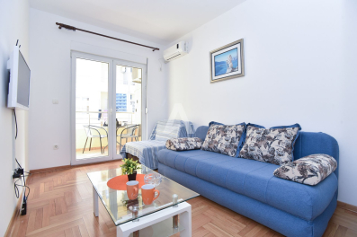 Lepo opremljena garsonjera na lokaciji u Budvi (NA DUZI PERIOD))