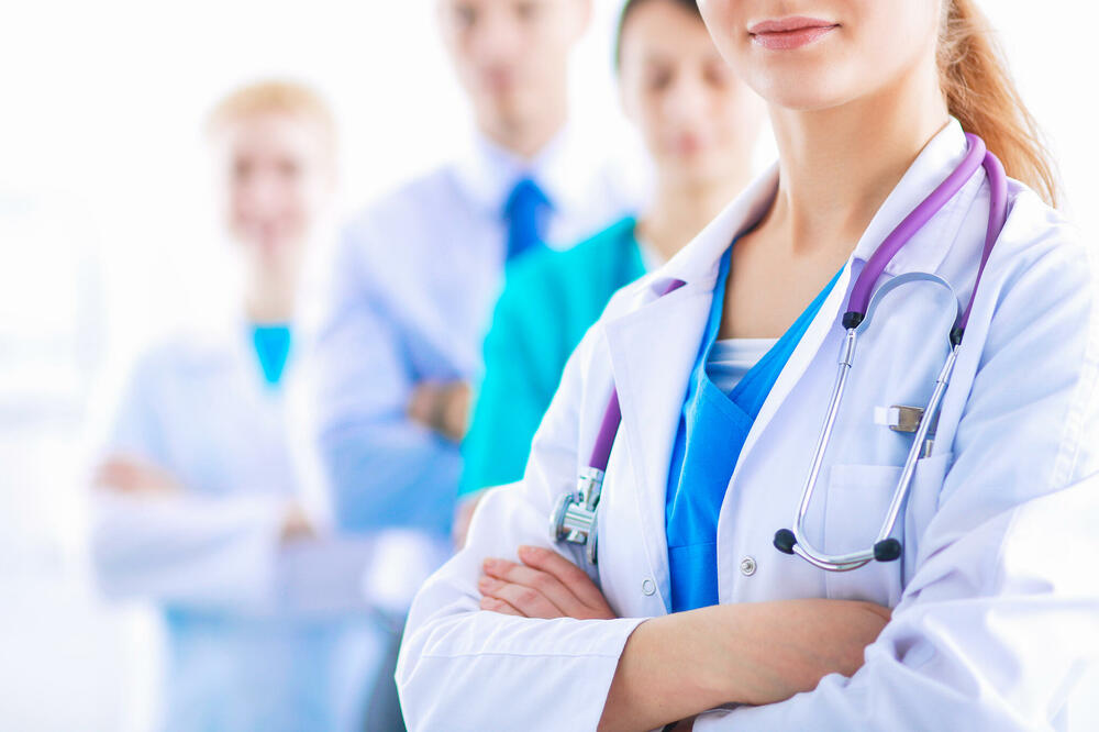 Ljekari specijalizanti ogorčeni: Naknade kasne, dok se vlast hvali reformama, mladi ljekari jedva plaćaju kiriju